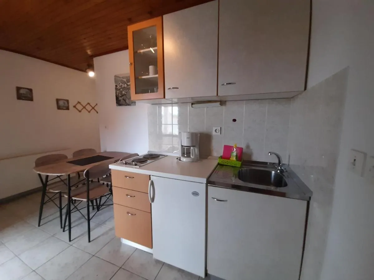 Apartment Tariba Supetarska Draga 0*,  Croatia