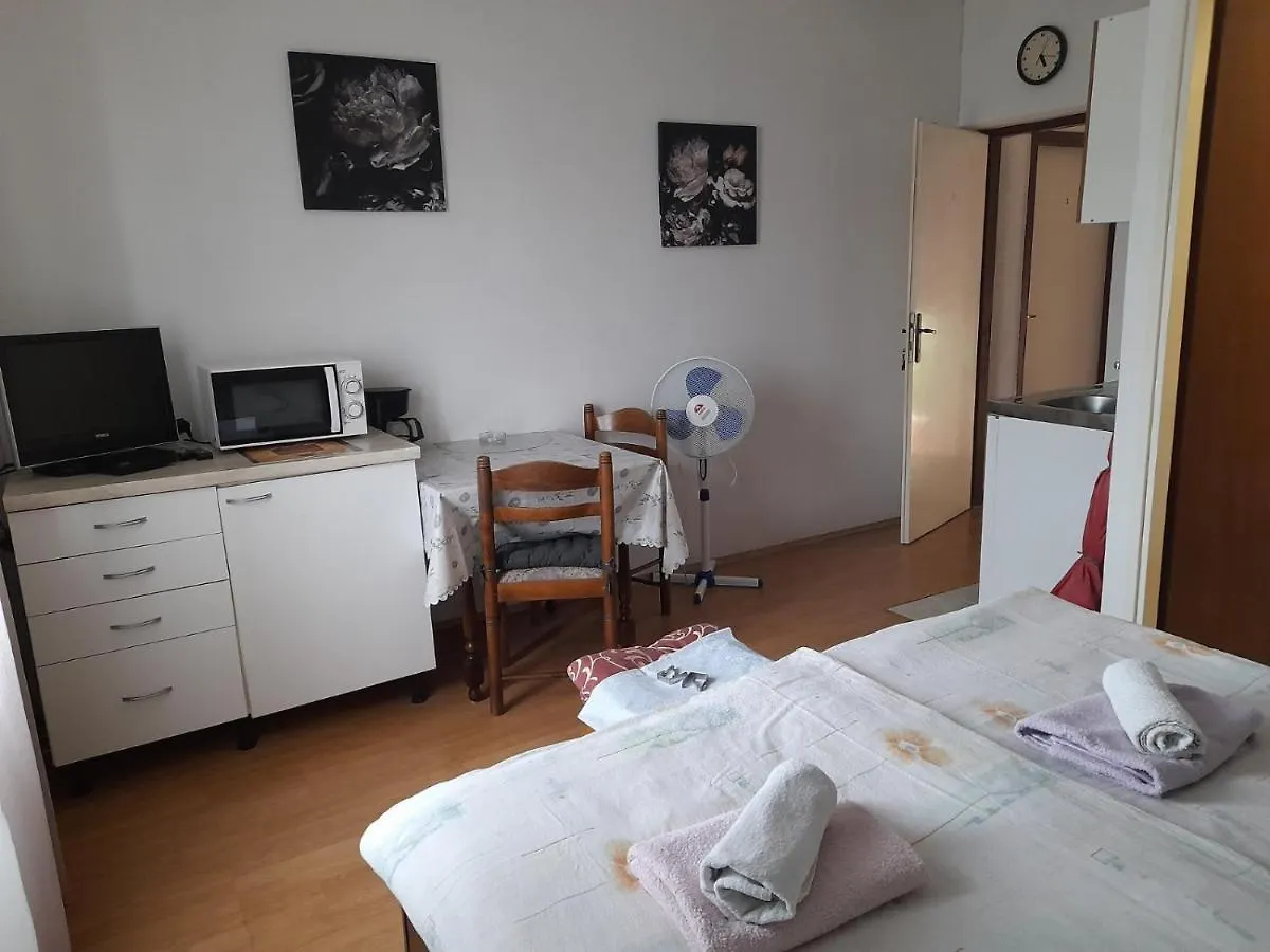 Apartment Tariba Supetarska Draga 0*,  Croatia