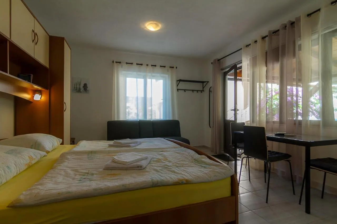 Apartment Tariba Supetarska Draga Croatia